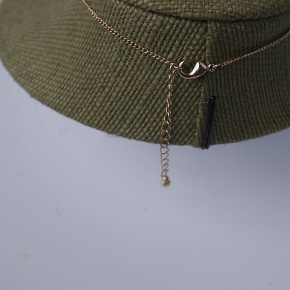 Women`s gold tone floral rhinestone necklace. - Picture 4 of 4